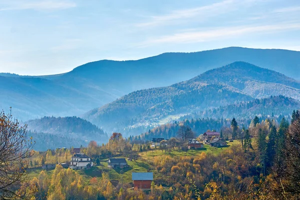 Bergskedja Höstfärger Och Blå Himlen Nationalpark Karpaty Ukraina — Stockfoto
