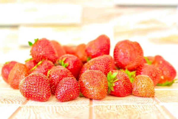 Bunch Ripe Tasty Red Strawberries Wood Checkered Surface Close — Stock Photo, Image