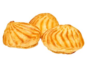 Beyaz arka planda izole edilmiş üç lezzetli kek profiterol.                               