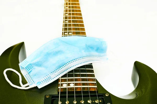 Máscara Protectora Azul Diapasón Una Guitarra Eléctrica Negra — Foto de Stock