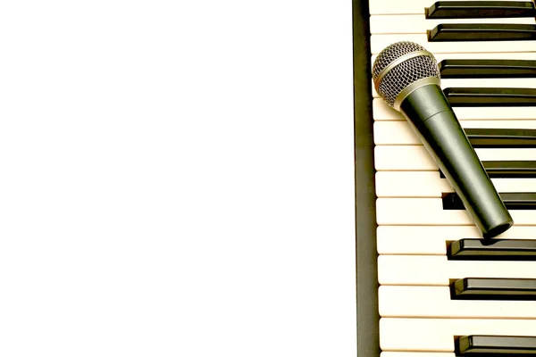 Piyano Sentezleyici Anahtarlar Beyaz Arka Planda Mikrofon Kart Metni — Stok fotoğraf