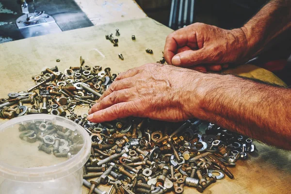 Hands Craftsman Mechanic Choose Right Bolt Nut Repair — Stock Photo, Image