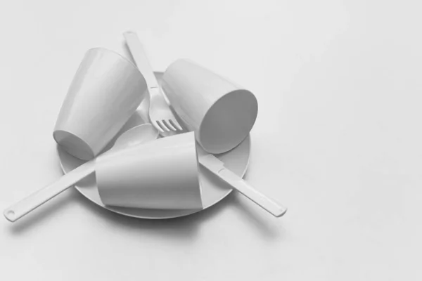 Чорно Білі Пластикові Чашки Тарілки Кемпінгу — стокове фото