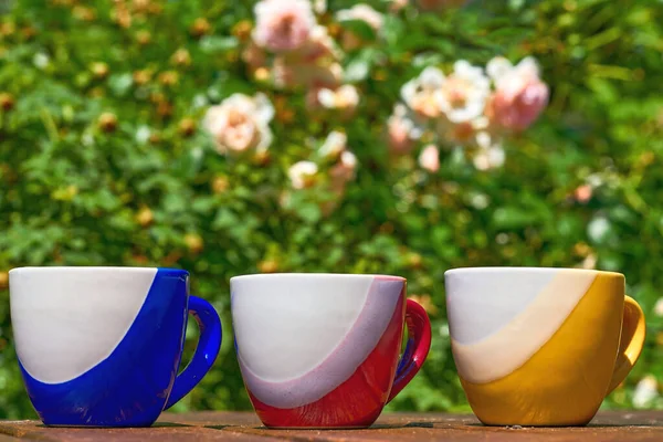 Herbata Filiżanki Herbaty Kwiaty Zieleni Powierzchni Drewna — Zdjęcie stockowe
