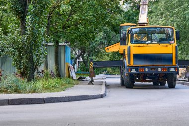 Lifting machine auto crane stands on stops detends on the ground                               