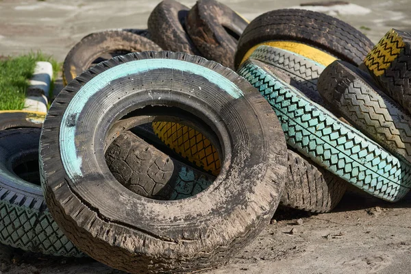 Neumáticos Usados Para Crear Macizos Flores Decoración Calles Valla — Foto de Stock