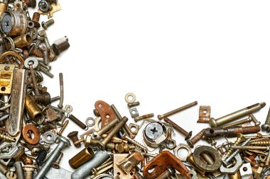 Demir küçük metal çöplüğü. Bir sürü farklı somun, cıvata, çamaşır makinesi.                               