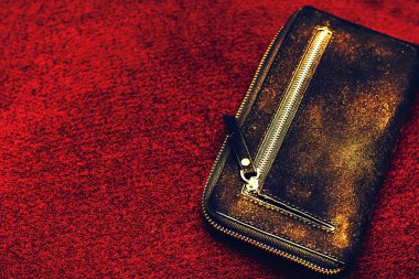 Büzüşme ya da sözleşme, genellikle hoşnutsuzluğu ya da asabiyeti ifade eder.