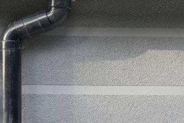 Suyun ya da maddelerin bir kara parçasının yüzeyinden boşaltılması.