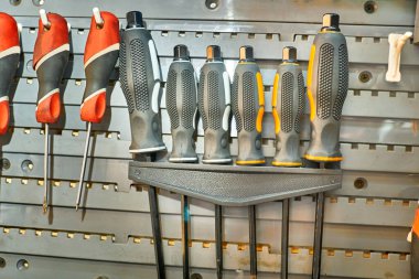 Tamir ya da onarım, hasardan ya da arızadan muzdarip bir şey.