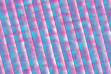 Bir şeyi daha çekici göstermek için kullanılan ama genellikle pratik bir amacı olmayan bir şey, özellikle de küçük bir nesne.