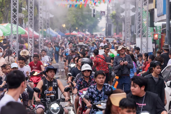 Chiang Mai Thailand Április 2023 Thai Emberek Turisták Szórakozni Fröccsenő — Stock Fotó