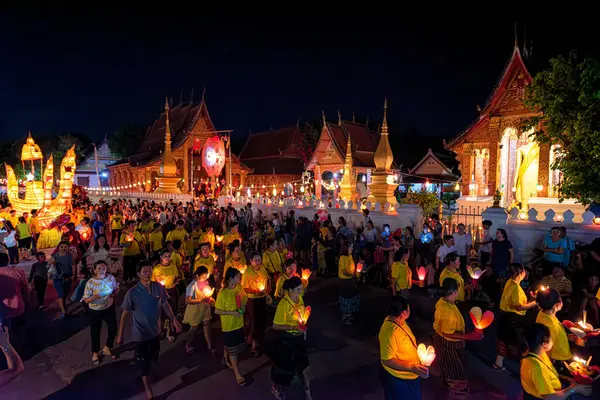 stock image LUANG PRABANG, LAOS - OCTOBER 14, 2019: Parade the lamp for the lantern festival at the end of Buddhist lent day at Luang Prabang, Laos