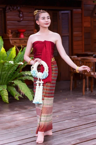 Thailändsk Kvinna Klädd Traditionell Nordthailändsk Kulturdräkt Thailands Identitetskultur — Stockfoto