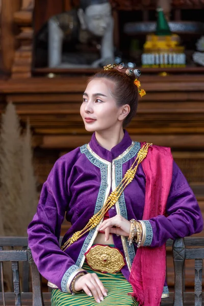 Таїландська Жінка Вдягнена Традиційний Костюм Культури Північного Таїланду Культура Ідентичності — стокове фото