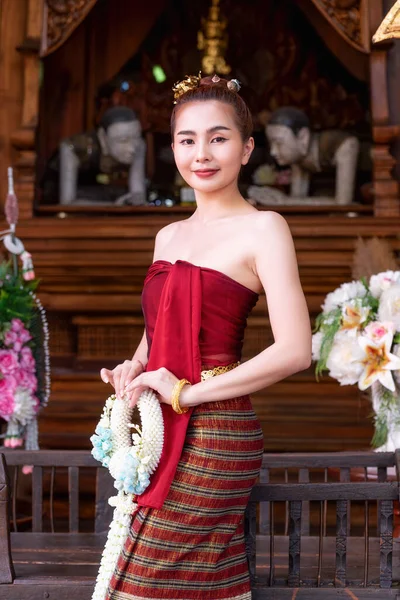 Таїландська Жінка Вдягнена Традиційний Костюм Культури Північного Таїланду Культура Ідентичності — стокове фото