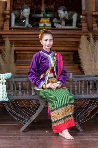 Tajka Kobieta Ubrana Tradycyjny Kostium Kultury Północnej Tajlandii Kultura Tożsamości — Zdjęcie stockowe