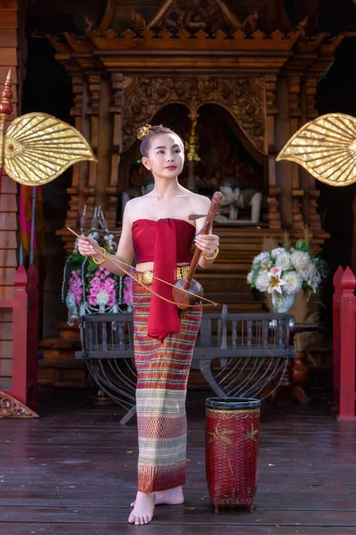 Femme Thaïlandaise Vêtue Costume Traditionnel Culture Nord Thaïlande Avec Des — Photo