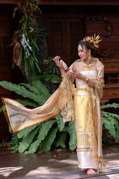 Geleneksel Tayland Kültürü Kostümleri Giymiş Taylandlı Kadınlar Tayland Kimlik Kültürü — Stok fotoğraf