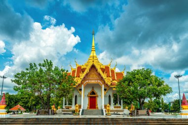 Şehir Pillar Tapınağı Ubon Ratchathani Thung Si Muang Halk Parkı, Ubon Ratchathani, Tayland 'da bulunmaktadır. Bu şehrin ruhani merkezi..