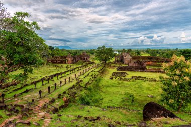 Vat Phou veya Wat Phu, Güney Laos 'un Champasak ilindeki UNESCO dünya mirası alanıdır. Wat Phou Hindu tapınağı Champasak Eyaleti, Güney Laos