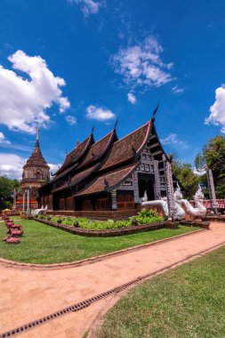 Lokmolee Tapınağı Tayland 'ın Chiang Mai şehrinde bulunan bir Budist tapınağıdır. Chiang Mai 'nin dini bir turistik cazibesi.