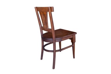 Tahta sandalye kesme yolu olan beyaz arka planda izole edilmiş. Yan uzaklıktan arkaya doğru görüntüle