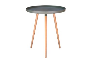 Yuvarlak çelik sehpa, tahta bacakları beyaz arka planda, kırpma yolu ile izole edilmiş..