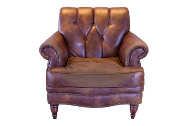 Kırpma yolu ile beyaz arka planda izole eski kahverengi deri sandalye.