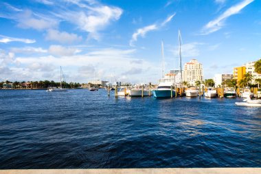 Miami, Mariana 'da lüks bir yat