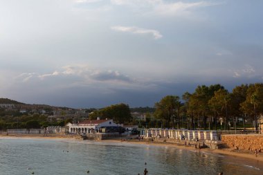 İspanya 'nın Girona kentindeki Katalan Costa Brava' daki SAgaro plajı.