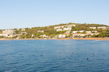 İspanya 'nın Girona kentindeki Katalan Costa Brava' daki SAgaro plajı.