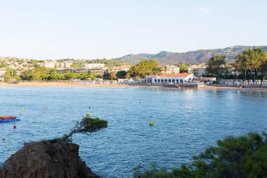 İspanya 'nın Girona kentindeki Katalan Costa Brava' daki SAgaro plajı.
