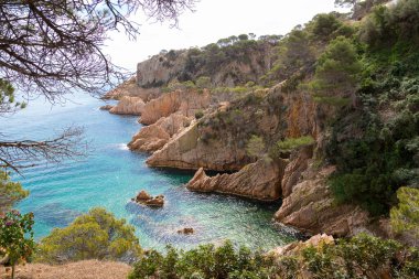 Costa Brava 'nın köşeleri, rahatlama cenneti, deniz, kaya, yüzme ve güneş..