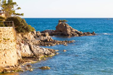 Costa Brava 'nın köşeleri, rahatlama cenneti, deniz, kaya, yüzme ve güneş..