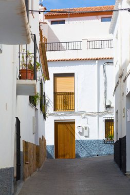 İspanya 'daki Endülüs köyünün kırsal kapısı.