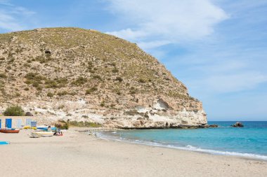 Agua Amarga plajı, Almeria, Endülüs, İspanya 'nın Cabo de Gata eyaletine bağlı..