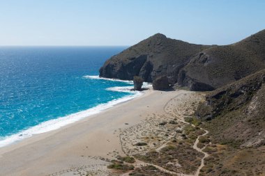 İspanya 'nın Almerya eyaletindeki Cabo de Gata plajları ve manzaraları.