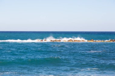 Dalgalı mavi deniz, sükunet, Akdeniz