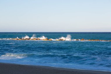 Dalgalı mavi deniz, sükunet, Akdeniz