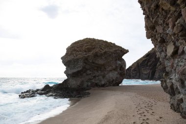 Playa de los Muertos, Cabo de Gata, İspanya 'nın Endülüs eyaletinde yer alan bir şehirdir..