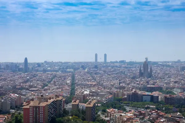 西班牙加泰罗尼亚巴塞罗那市鸟瞰图 — 图库照片