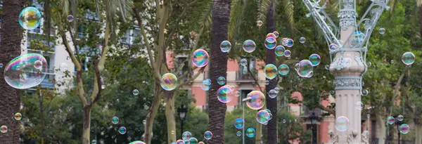 Burbujas Jabón Flotando Reflejando Colores Fantásticos Sorprendentes —  Fotos de Stock