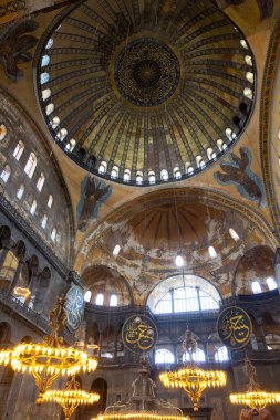 Türkiye 'nin İstanbul kentindeki önemli bir caminin tavan ve dekorasyonları.