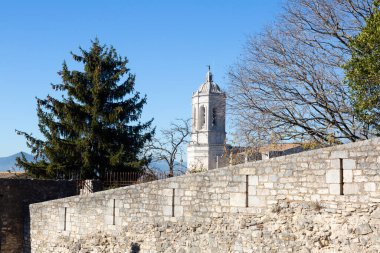 Girona, Katalonya, İspanya 'da iyi korunmuş bir ortaçağ duvarı..