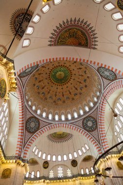 Türkiye 'nin İstanbul kentindeki önemli bir caminin tavan ve dekorasyonları.