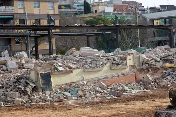 demolition of a building with machines and debris from the building itself, preparation with machines for the construction of a new building or public place