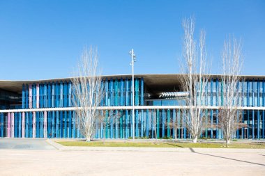 Avant-garde, renkli bina cephesi Zaragoza, İspanya 'da çağdaş tasarımın özünü yakalıyor.