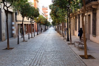 Yaya verimi parke taşı sokak yüzeyinde perspektif boyalı tabela