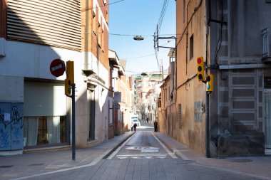 Yaya verimi parke taşı sokak yüzeyinde perspektif boyalı tabela